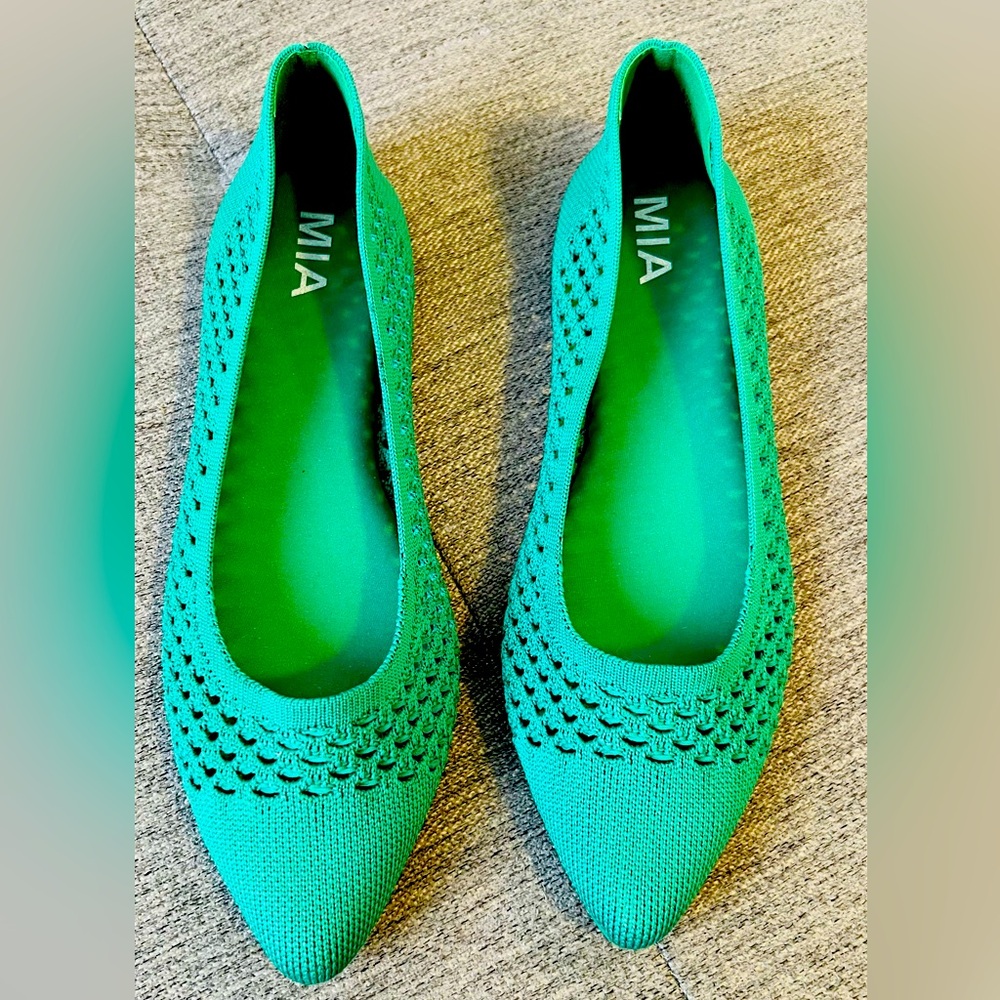 NWOT MIA Lovi Pointed Toe Flats Size 8.5